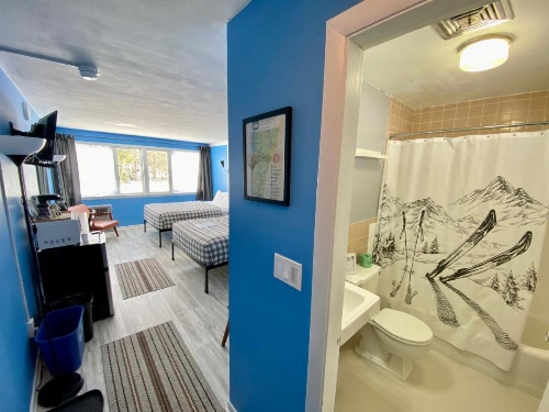 Snowdon Chalet Motel image 10