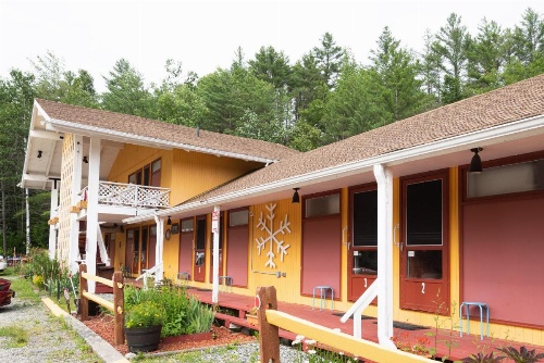 Snowdon Chalet Motel image 12