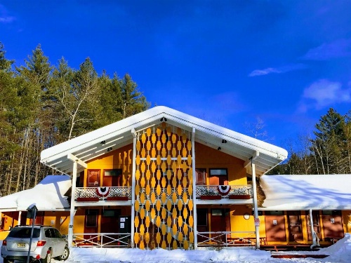 Snowdon Chalet Motel image 20
