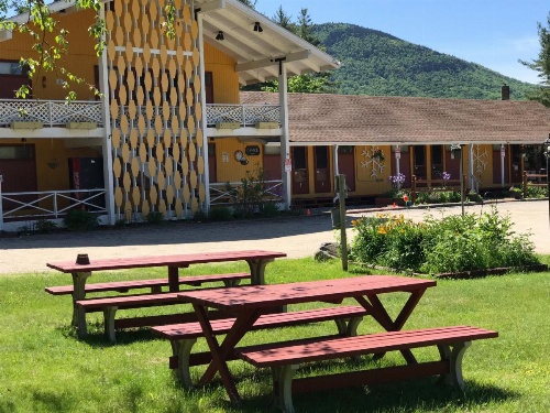 Snowdon Chalet Motel image 35